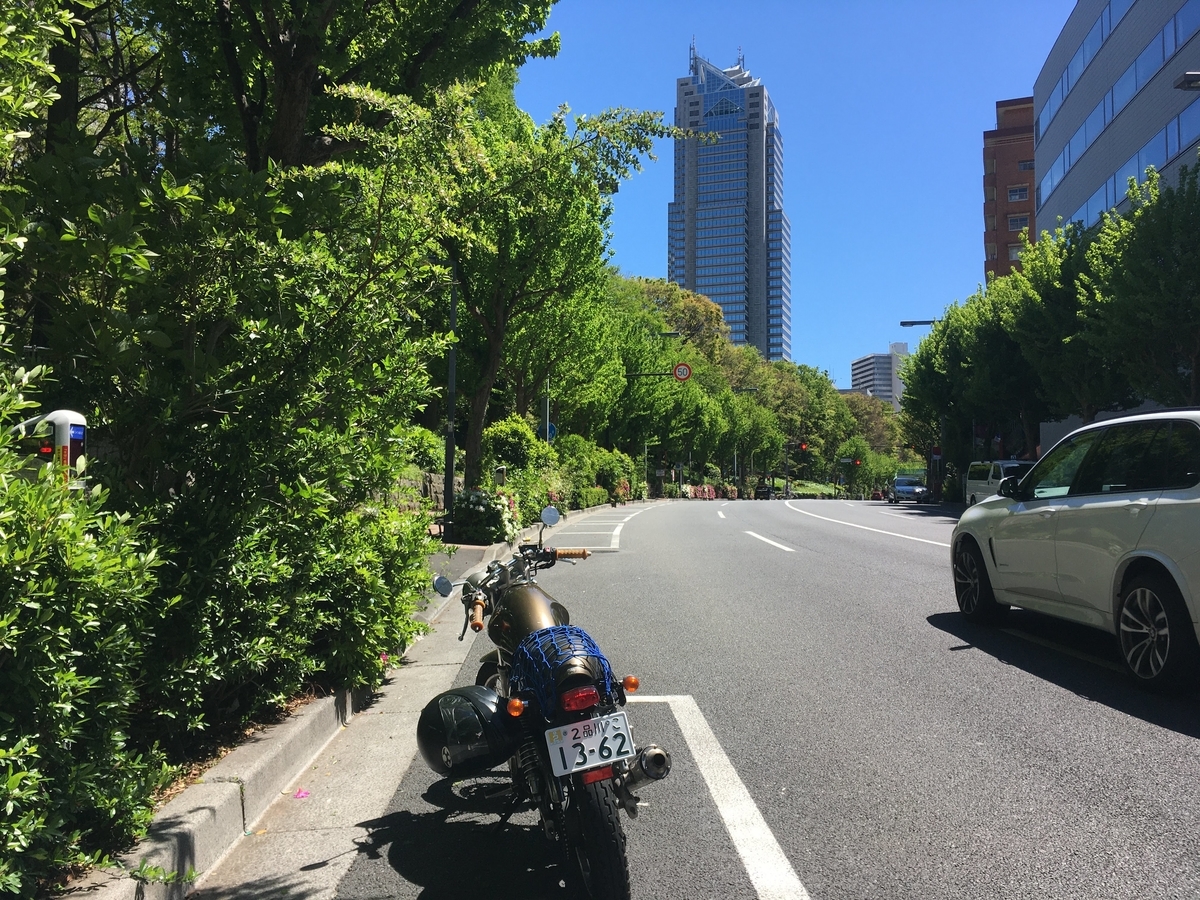 自粛ムードがピークだった4月にツーリングした帰りに立ち寄った新宿中央公園