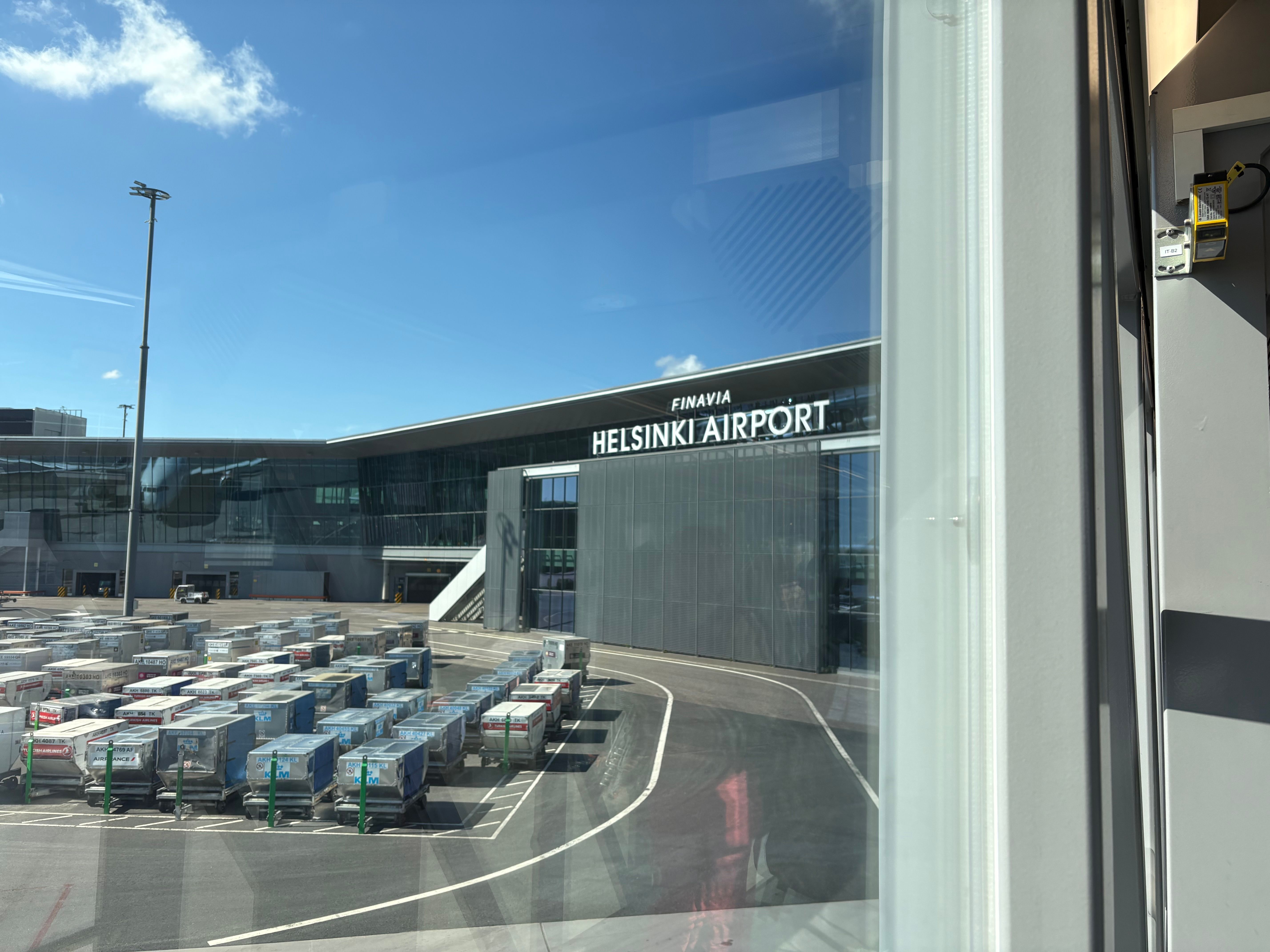 ヘルシンキ・ヴァンター空港のボーディングブリッジから